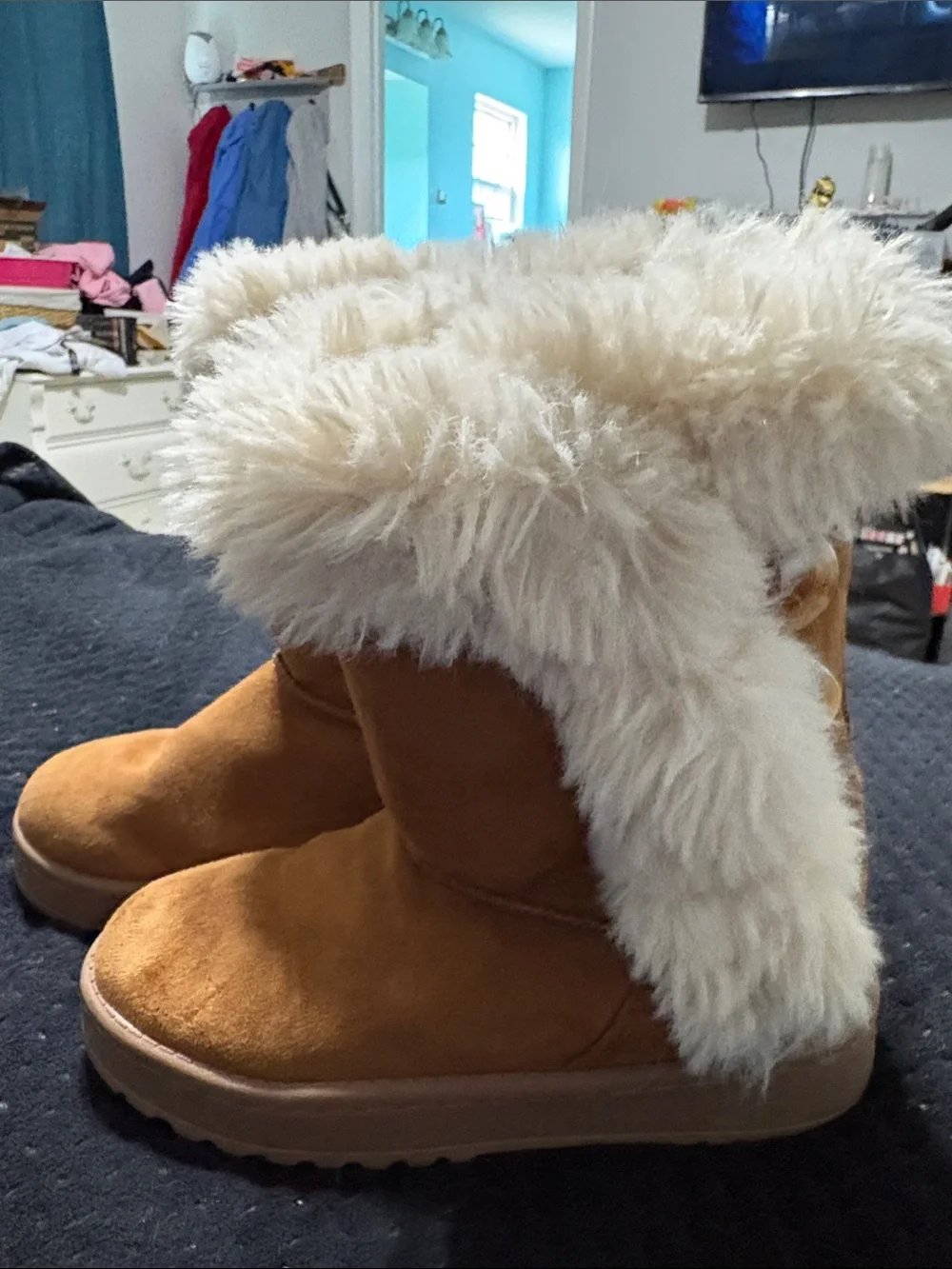 SO Kids Tan Faux-Suede Boots with Cream Fur Trim little girls size 13